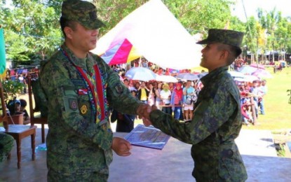 6ID chief lauds 'commitment' of 284 new soldiers - PTV News