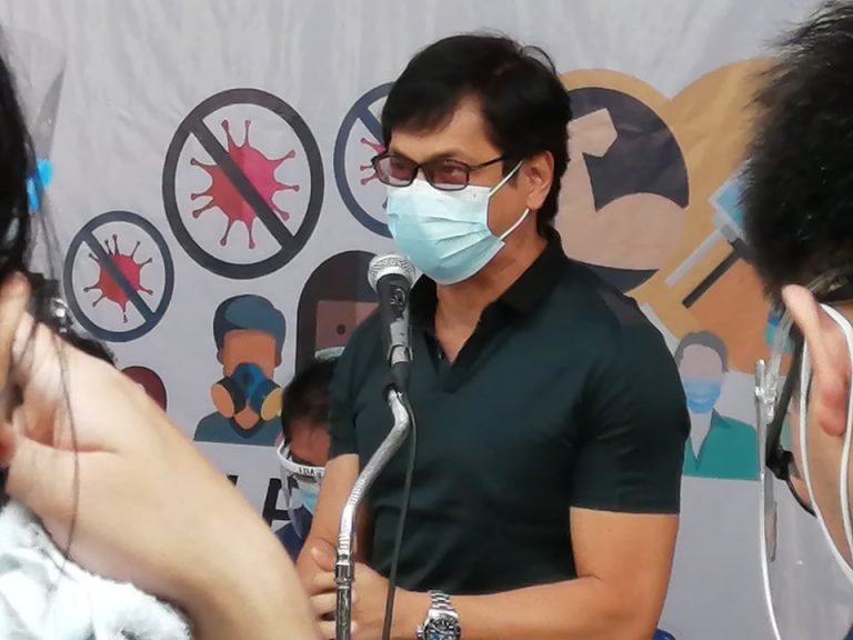 MMDA warns people who plan to get booster shots: ‘Mahuhuli at mahuhuli kayo’