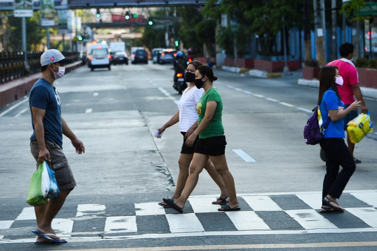 Expert prefers public to continue wearing face masks