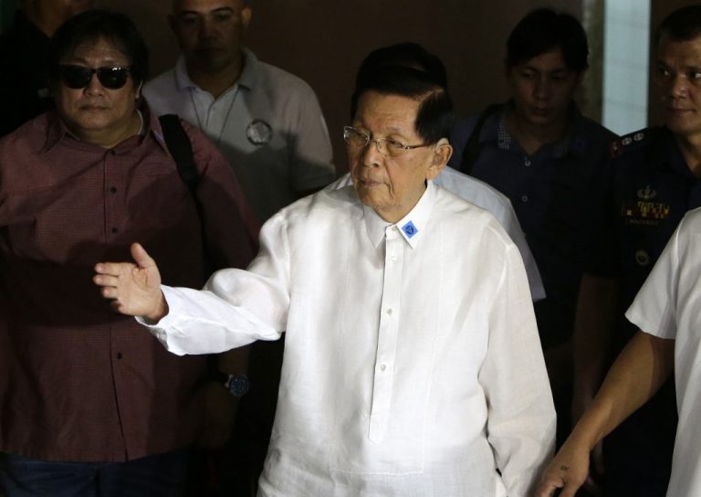 Enrile proposes reverting to 1935 Constitution