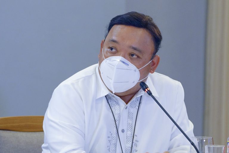 Photos can’t prove Duterte’s link to COVID-19 supplier: Palace