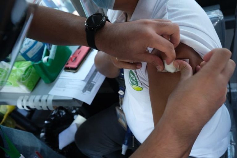 Pagbabakuna sa A4 group inumpisahan na, population protection isinusulong