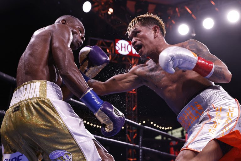 Casimero retains WBO title with split decision win over Rigondeaux