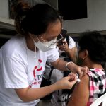 A medical front-liner administers the Covid-19 vaccine to an elderly woman at the  Quezon City Hall on Aug. 14, 2021.  (PNA photo by Rico H. Borja)
