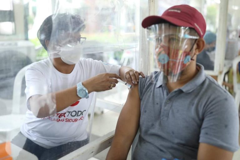 100% of QC’s target 1.7-M residents, workers receive at least one vax dose