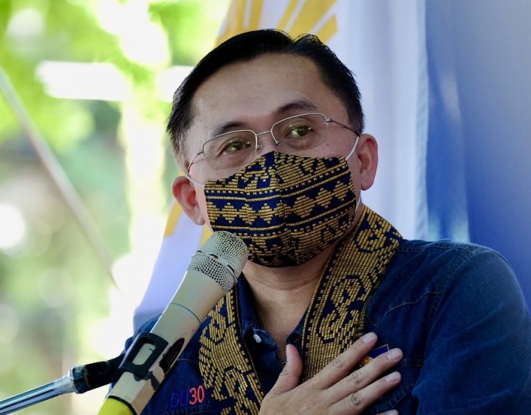 Go assists Angeles City fire victims, calls for cooperation in the fight against COVID