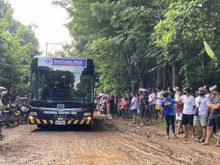 PH Red Cross jabs COVID-19 priority groups in Tanay
