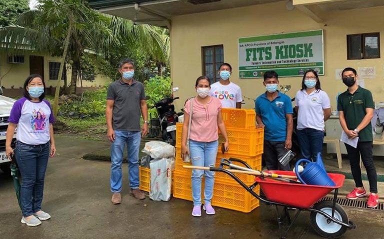 Batangueño farmers receive farm inputs and seedlings from DAR and DA