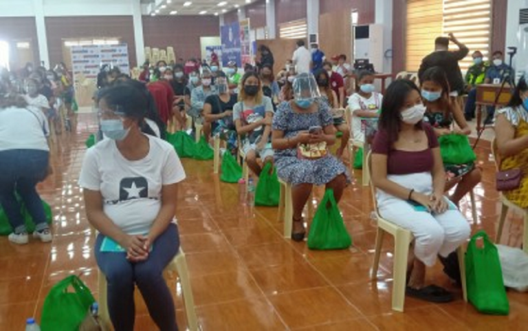 200 pregnant women get anti-hunger food packs in Pangasinan