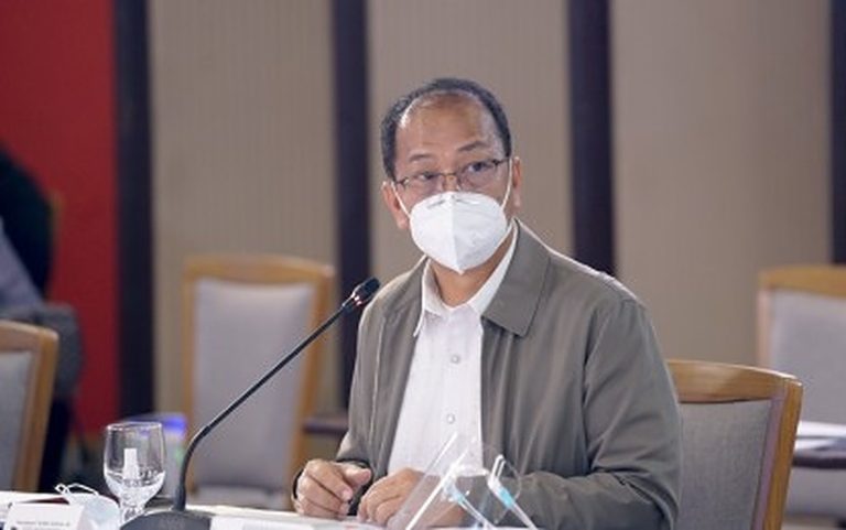 3rd dose for health workers, vulnerable sector eyed in Nov.