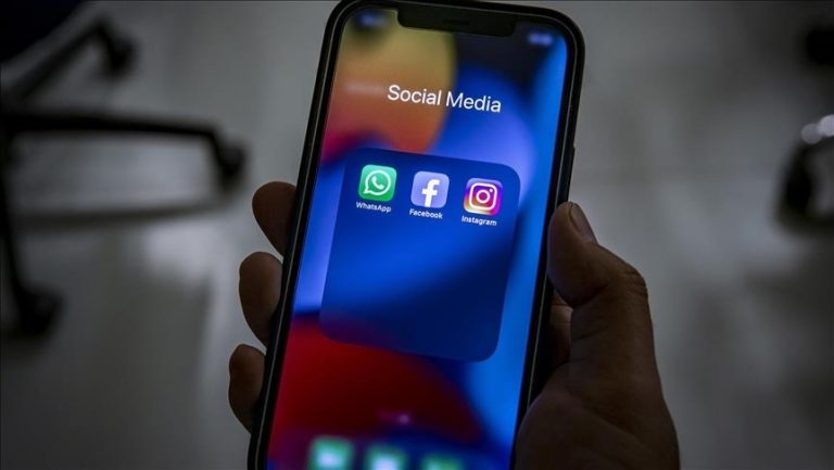 Facebook, Instagram and WhatsApp have resumed operations after 125,000 people reported outages just before noon Eastern time, according to the Downdetector website, which monitors website and app disruptions. (Anadolu photo)