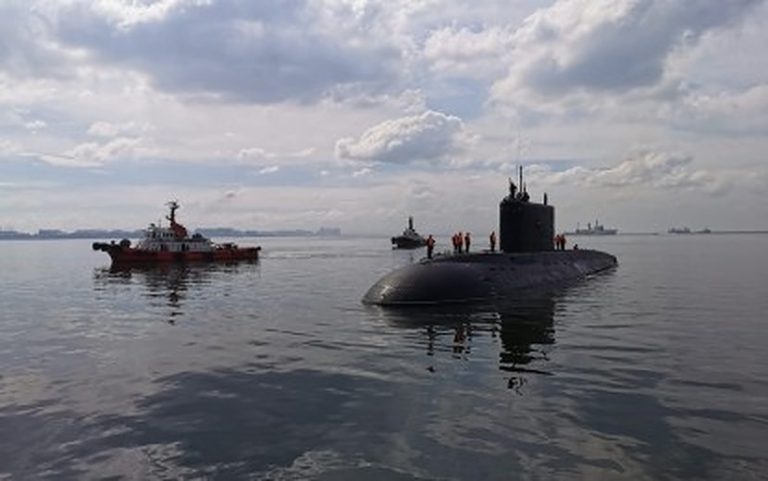 Russian naval squadron in Manila for port visit