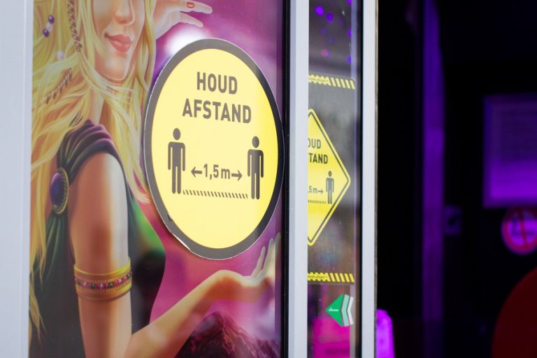 Dutch gov’t extends evening lockdown, speeds up booster vaccination campaign