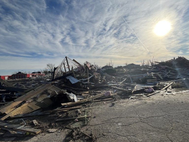 Scientists analyze links between climate change, deadly tornadoes in U.S.