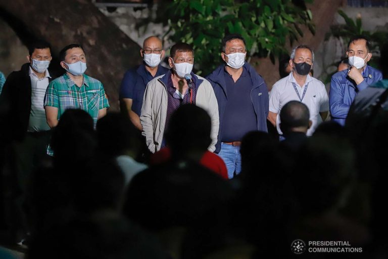Duterte visits NegOr; apologizes for delays in aid distribution
