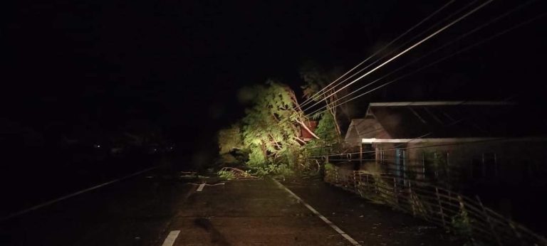 Kawalan ng suplay ng kuryente at signal ng komunikasyon, patuloy pa ring problema ngayon sa Surigao del Sur