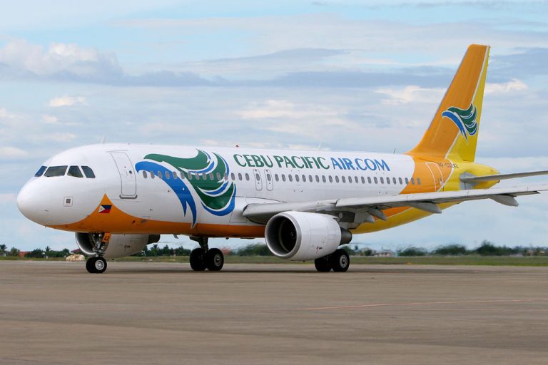 Cebu Pacific Air Airbus A320 at Cebu Mactan Airport [Wikimedia Commons | M Radzi Desa]