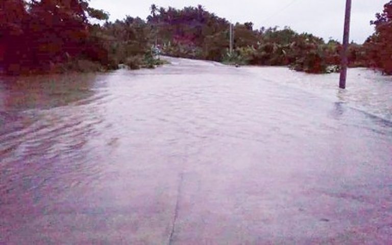 Main Samar highways closed due to flooding