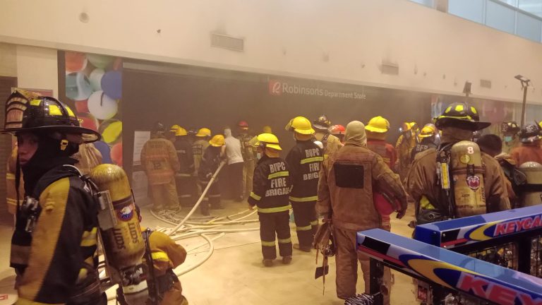 Fire hits mall in Quezon City