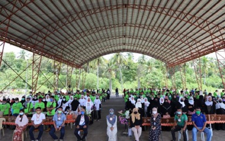 Former MILF combatants, relatives finish livelihood training