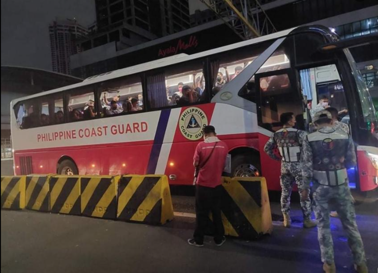 PCG deploys ‘Libreng Sakay’ buses for stranded passenger