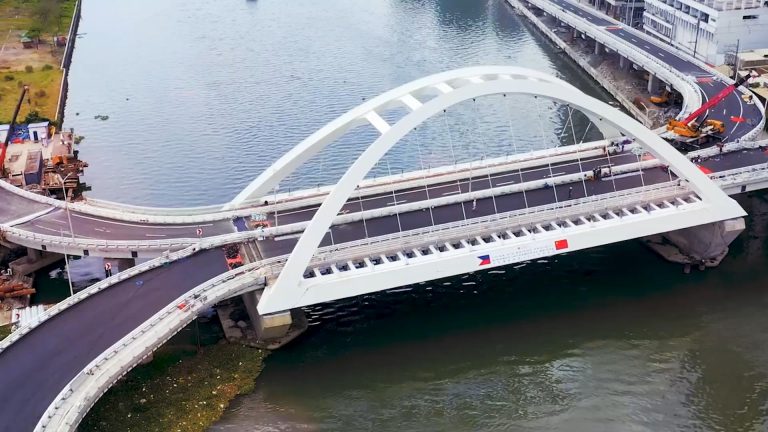 Duterte inaugurates new Binondo-Intramuros Bridge
