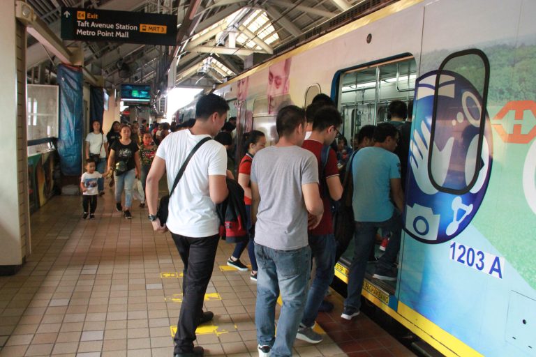 MRT-3 logs another record-high ridership with 294-K passengers