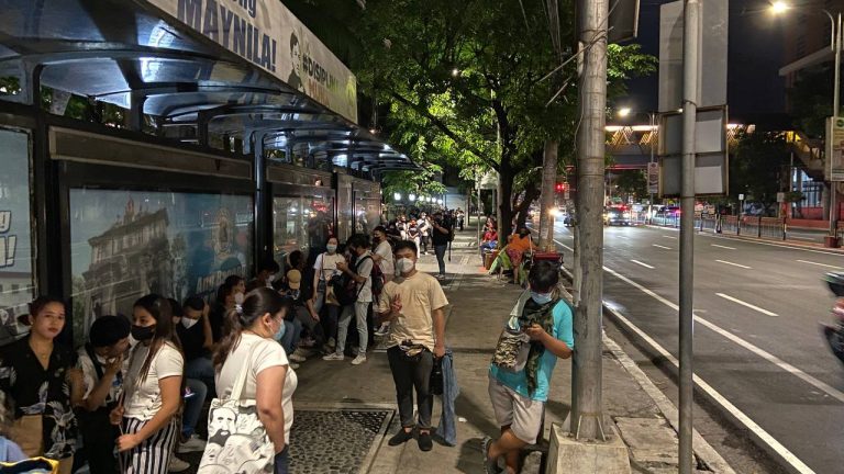 Hundreds line up to UST to volunteer for PPCRV