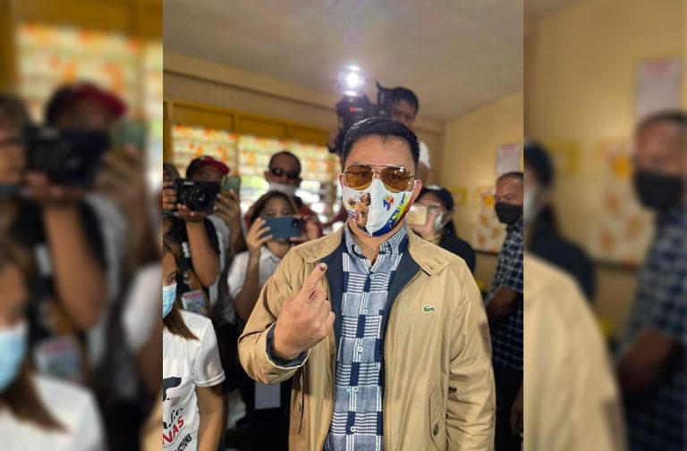 Pacquiao votes in Sarangani