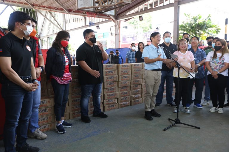 Marcos orders swift response to quake victims as he visits Abra 