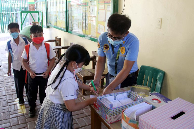DepEd: Students not required to wear uniforms for SY 2022-2023