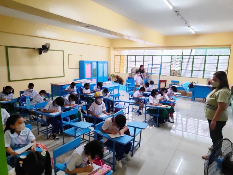 DepEd: Shifting schedules, blended learning being implemented to address classroom shortage