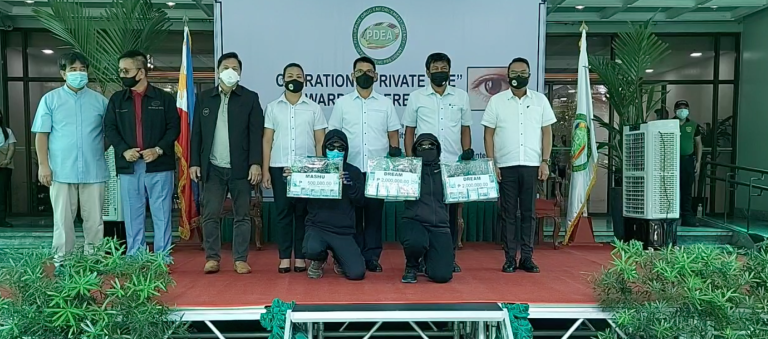 PDEA awards P9.6-M to 11 informants