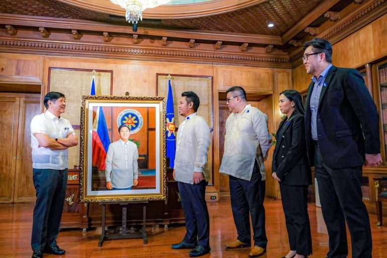 Pres. Marcos receives portrait painting from visual artist Alvin Hipolito