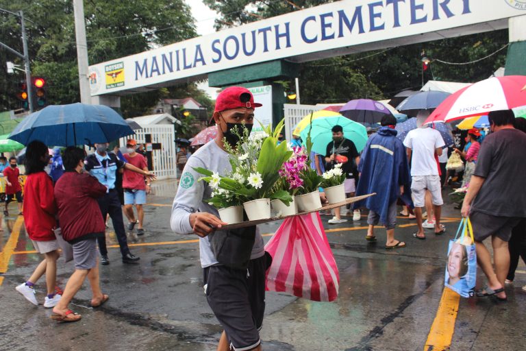 Thousands flock to Manila South, North Cemeteries on All Saints’ Day