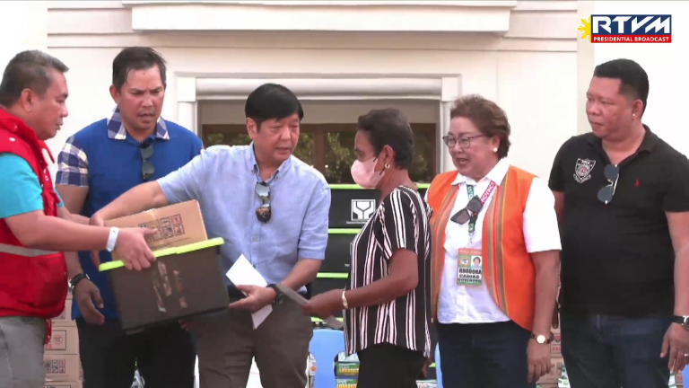 PBBM leads gov’t aid distribution to ‘Paeng’ victims in Antique