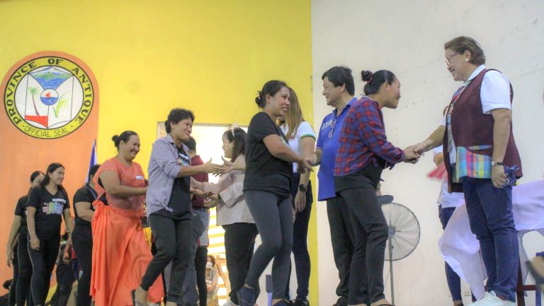 Antique disburses P4-M cash aid 784 day care workers