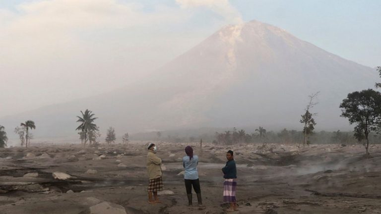 Indonesia’s Mt. Semeru eruption buries homes, damages bridge