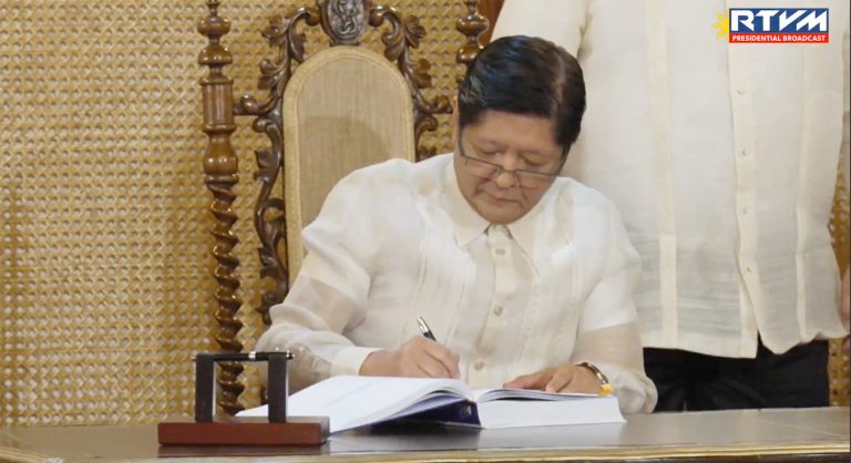 Marcos signs 5.3-T nat’l budget for 2023