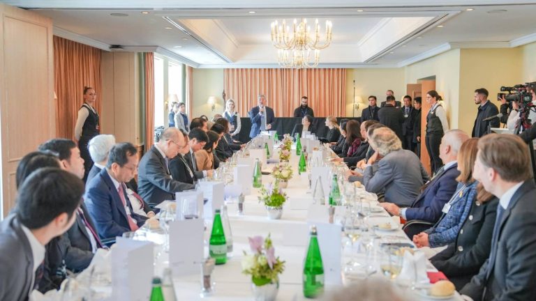 DTI chief Pascual meet potential investors at WEF