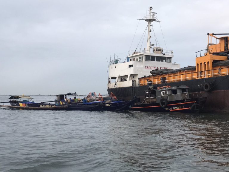 Three boats caught stealing diesel from Navotas Fish Port