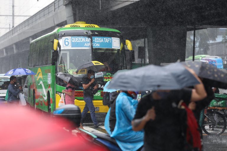 Easterlies, ‘amihan’ continue to bring isolated rains over parts of PH