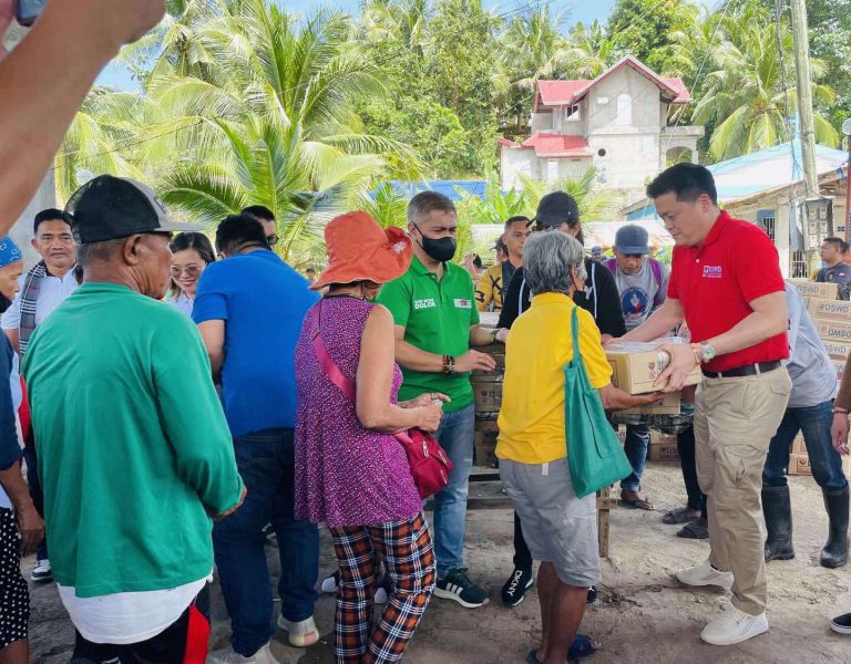 DSWD aids oil spill-affected residents in Oriental Mindoro