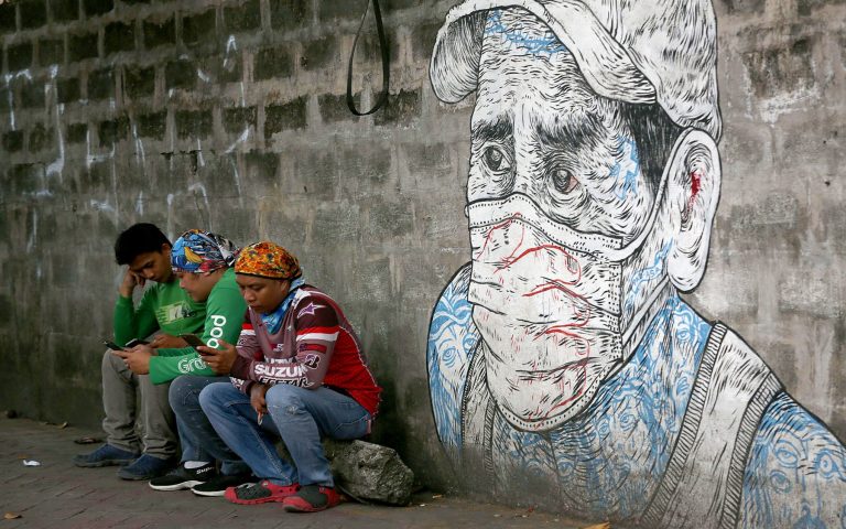 Filipinos give divided opinions on wearing face masks