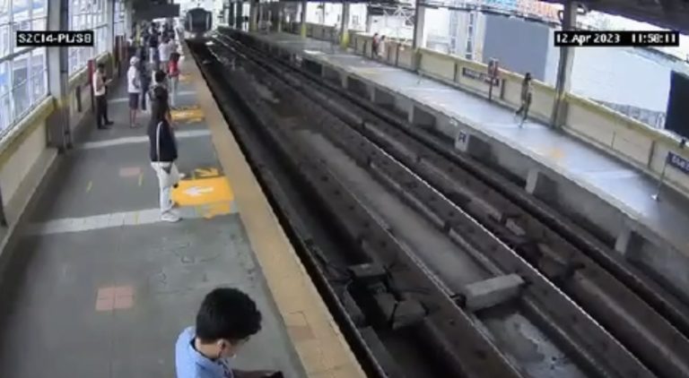 Passenger reportedly jumps off MRT-3 station