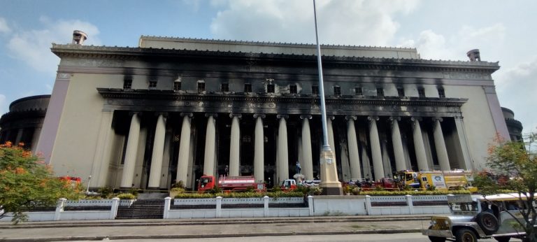 BFP: 18 hurt during Manila Post Office fire