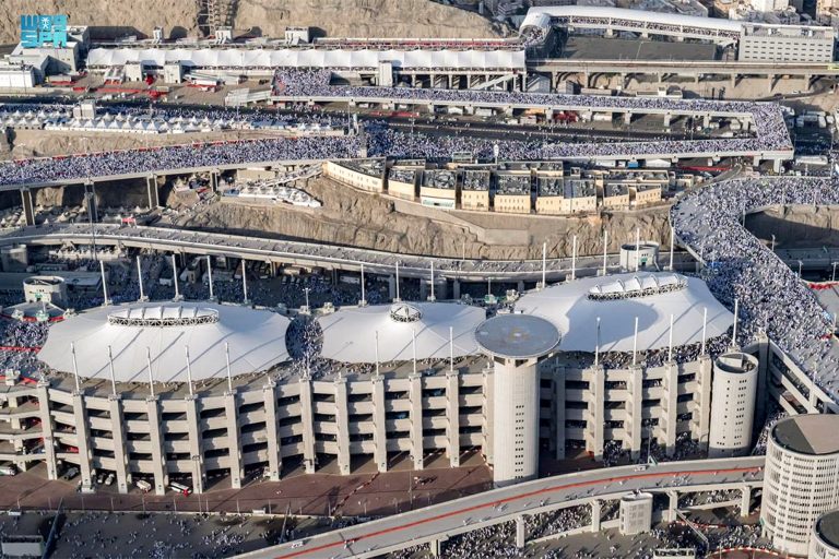Huge crowds ‘stone the devil’ as fiercely hot hajj winds down