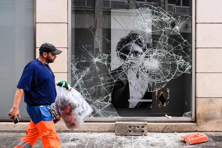 Rioters target Apple Store in daylight looting in French city