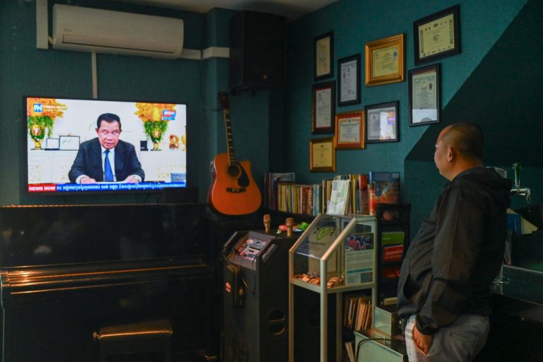 Hardline Cambodian PM Hun Sen to step down after four decades