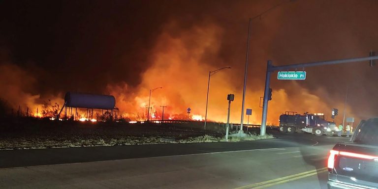 At least 6 dead as wildfire razes Hawaiian town